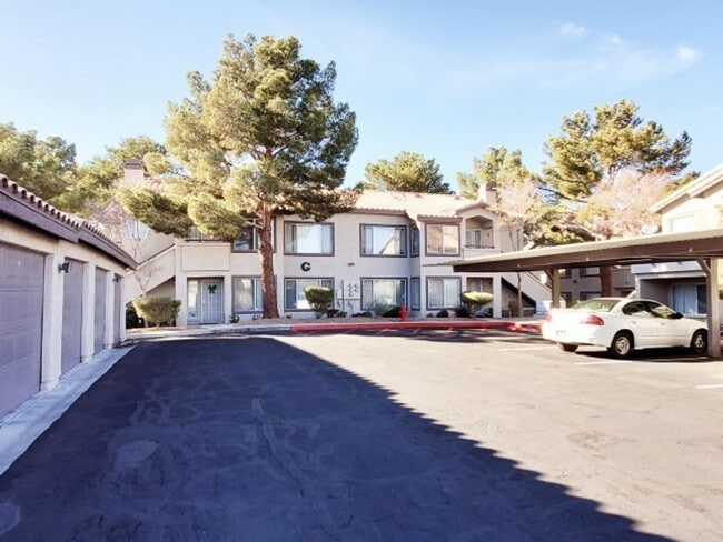 Photo - RENOVATED 2BD/2BA NEAR STRIP! Unidad G-228