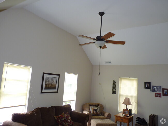 Building Photo - 1236 S Washington St Unit #2 Rental