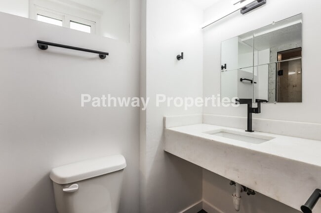 1330 S 1100 E Unidad Basement Unit