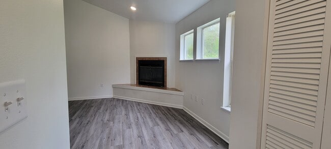 Photo - Timberland Apartments