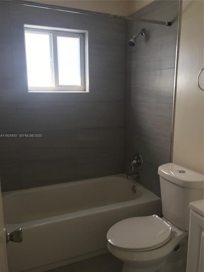 Photo - 960 Biarritz Dr Unit 0