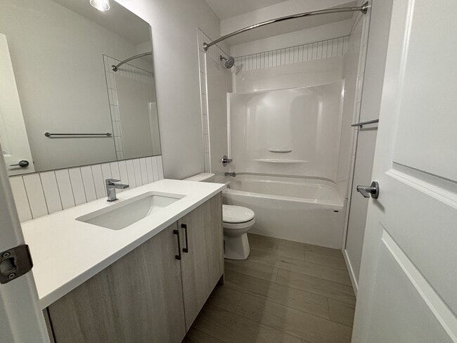 Photo - 45 Creekview Mnr SW