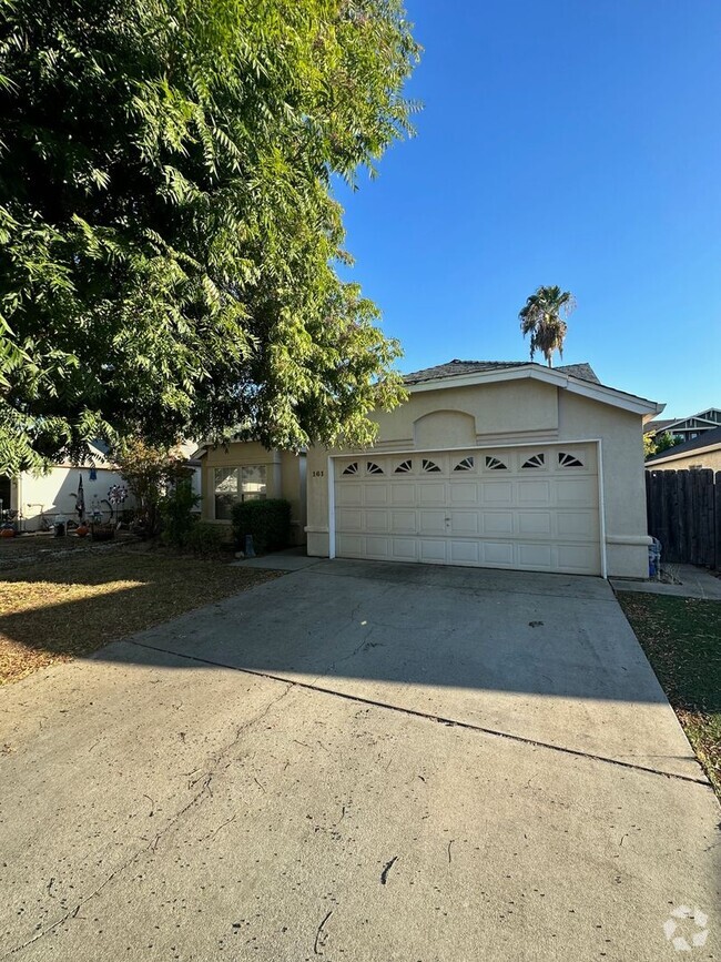 Building Photo - Spacious 3-Bed, 2-Bath Home!