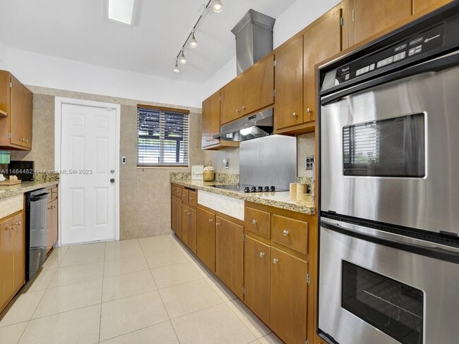 Photo - 2055 NE 140th St