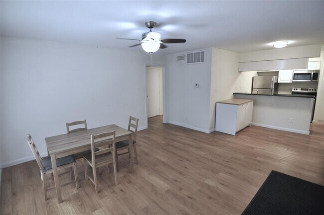 Photo - 2207 Leon St