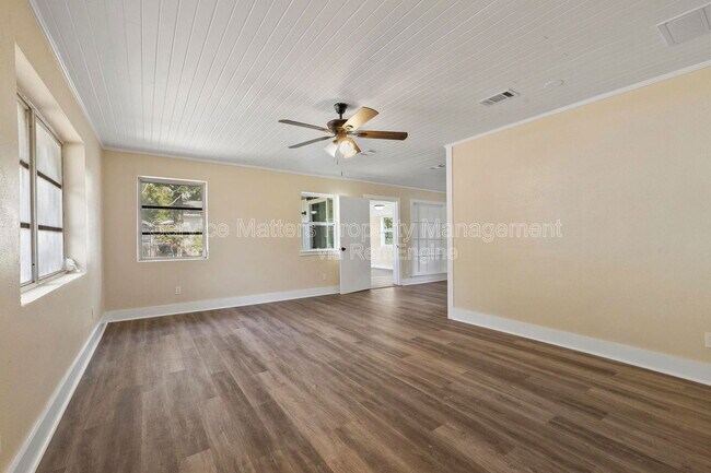 Photo - 1922 W Gregory St