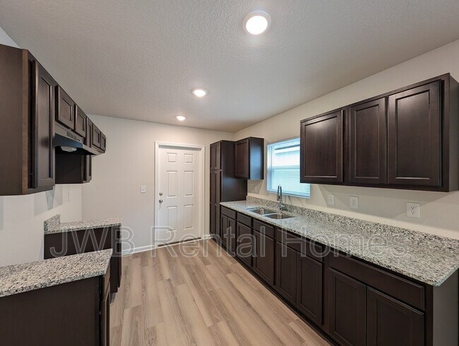 Photo - 1438 6th St W