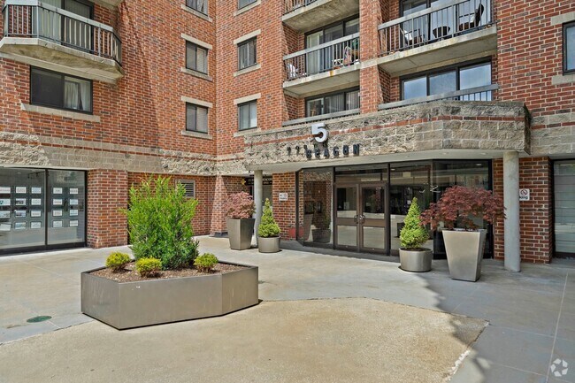 Building Photo - 15 North Beacon St Unit 212 Rental