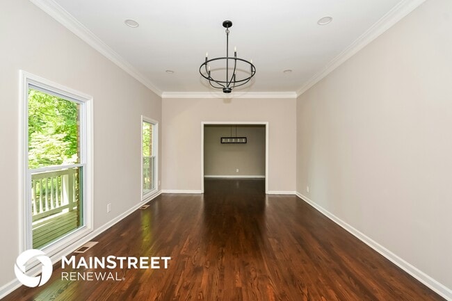 Photo - 2448 Kingsley Dr NE