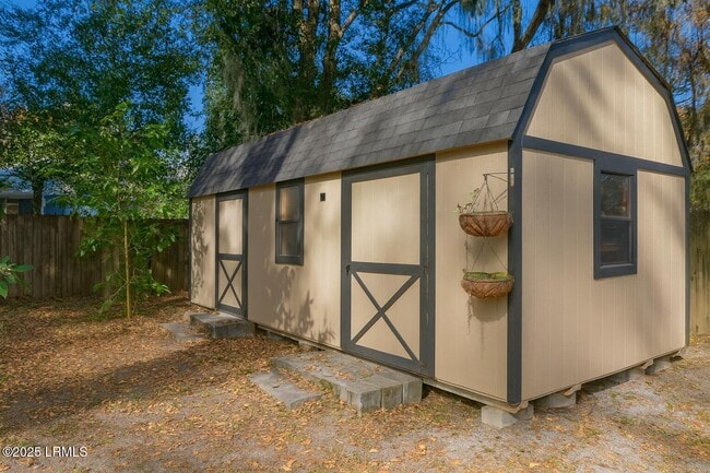 Photo - 174 James St