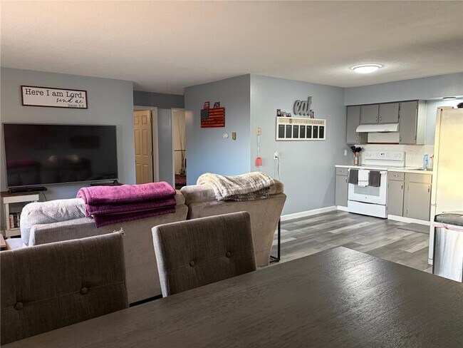 Photo - 102 Lake Ave S Unit 1