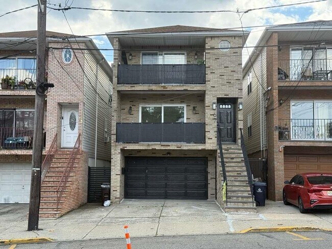 Building Photo - 67 71st St