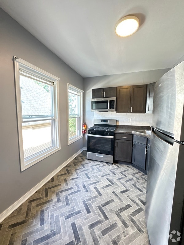 Building Photo - 436 W Queen Ln Unit 3 Rental