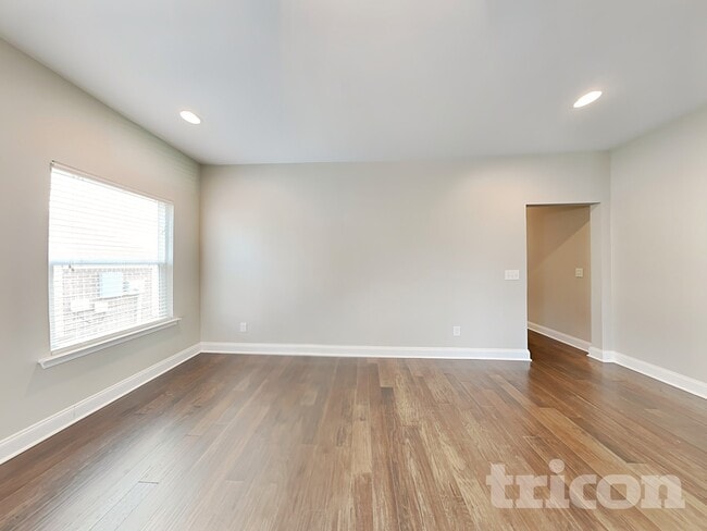 Photo - 200 Bexley Way