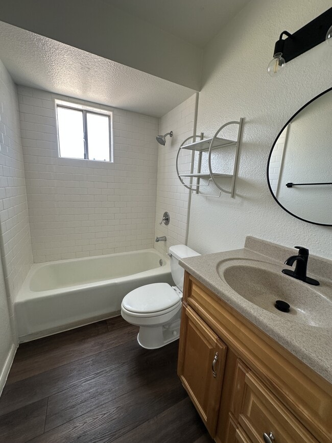Photo - 1518 W 5th St