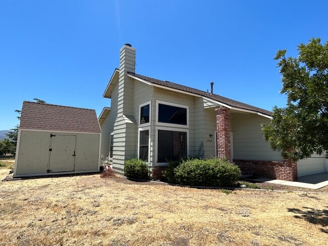Building Photo - RENNOVATED 4 BED HOME