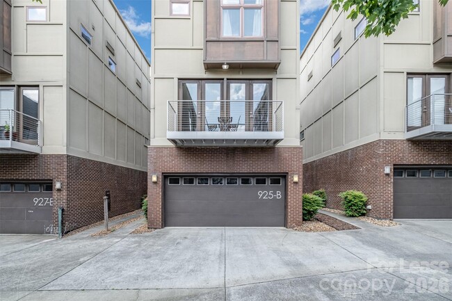 Photo - 925 Westbrook Dr