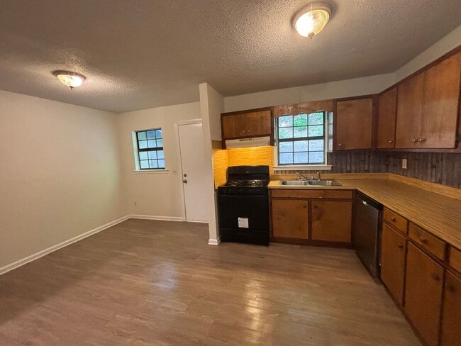 Photo - 401 Chateau Dr SE Unit Apt P3