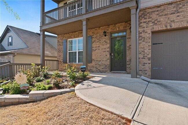 Photo - 221 Orchard Trail