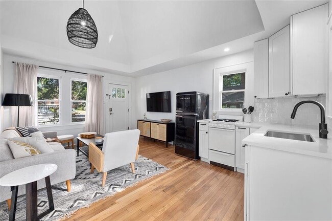 Photo - 1507 Drake Ave