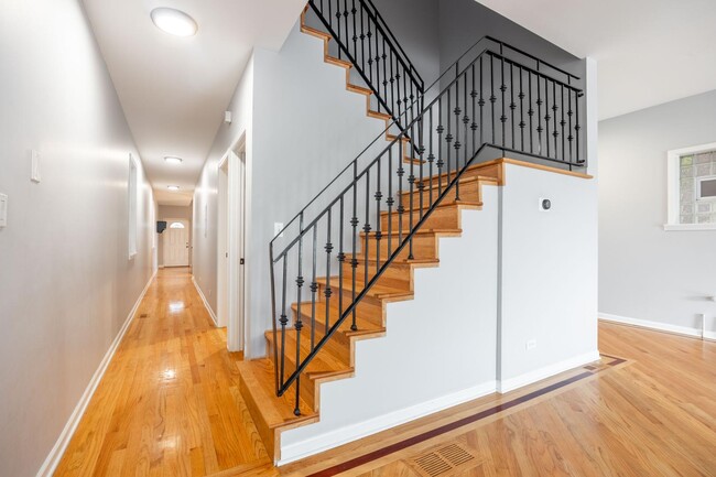 Photo - 1327 W Walton St