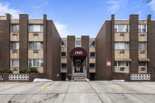 Building Photo - 1901 John F. Kennedy Blvd Unit 302