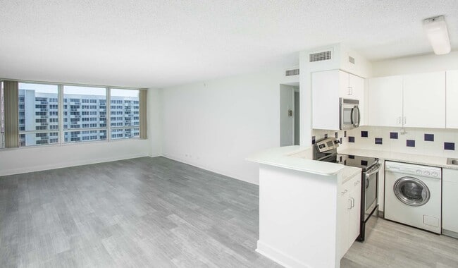 Disfrute de un diseño de concepto abierto con abundante luz natural. - Flamingo South Beach