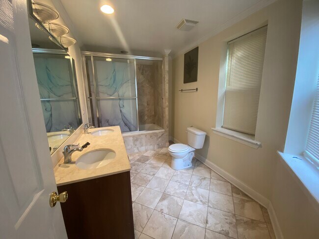 Photo - 2241 W Morse Ave Unidad 2