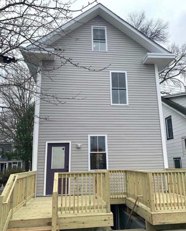 Photo - 612 Raleigh Pl SE