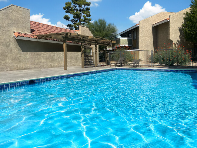 Building Photo - Amberwood Villas Rental