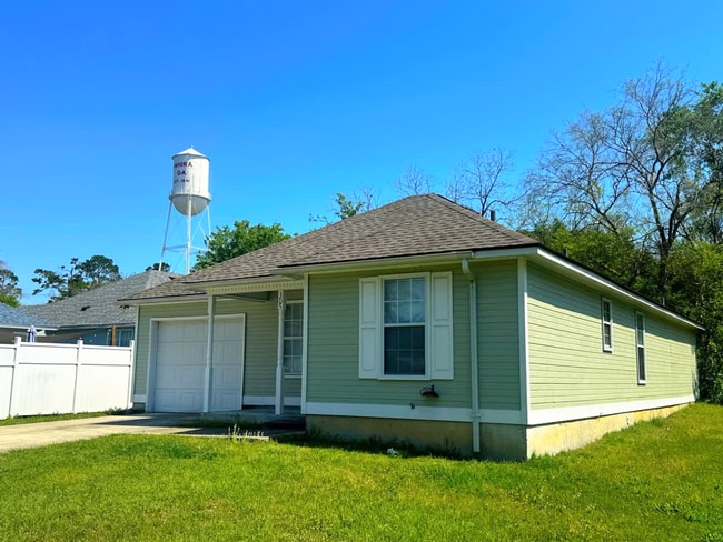 Photo - 305 Barfield St