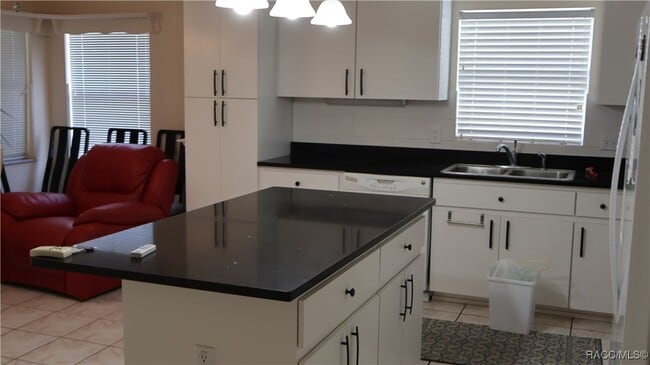 Photo - 760 W Barrymore Dr