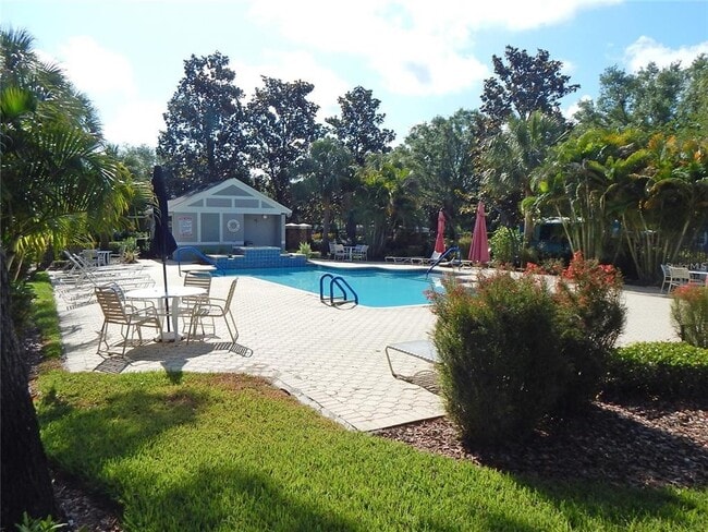 5925 Sandhill Ridge Dr