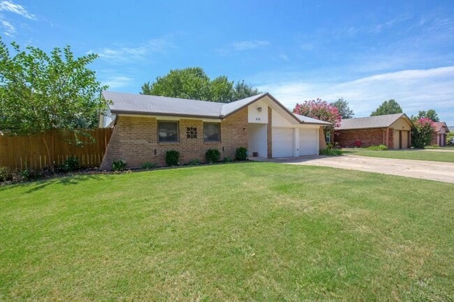 Building Photo - 600 Kay Hill Ln