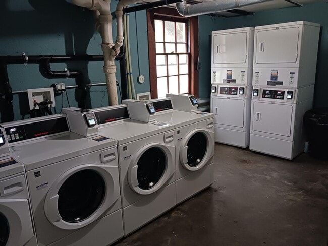 Photo - Broadmoor Manor Apartments