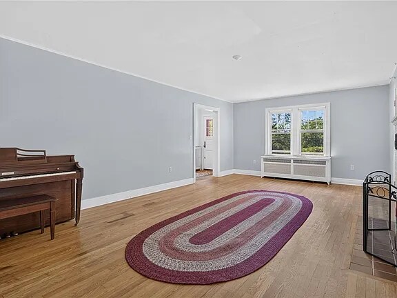 Photo - 1115 Danby Rd
