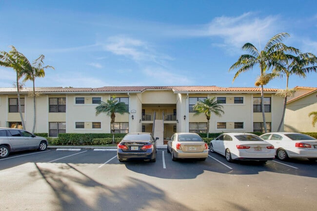 Building Photo - 1524 Lake Crystal Dr Unit H