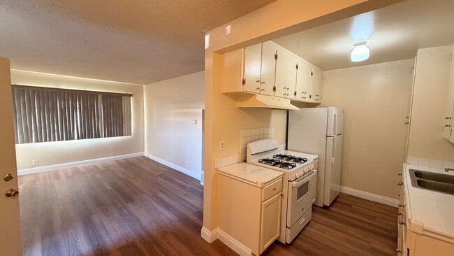 Photo - 1433 W 84th Pl