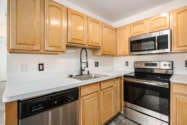 Photo - 1947 Lindsay Ln