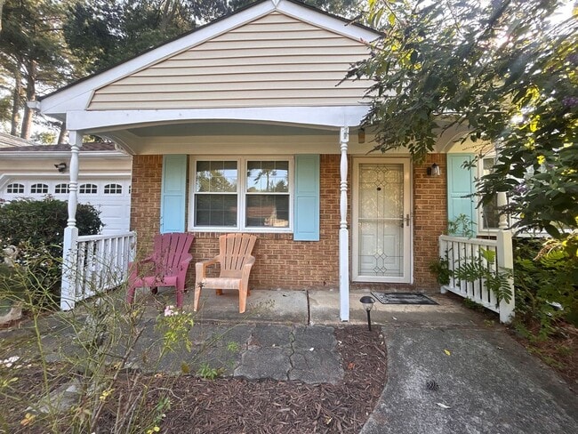 Building Photo - Charming 3-Bedroom Ranch on Oversized Corn... Rental