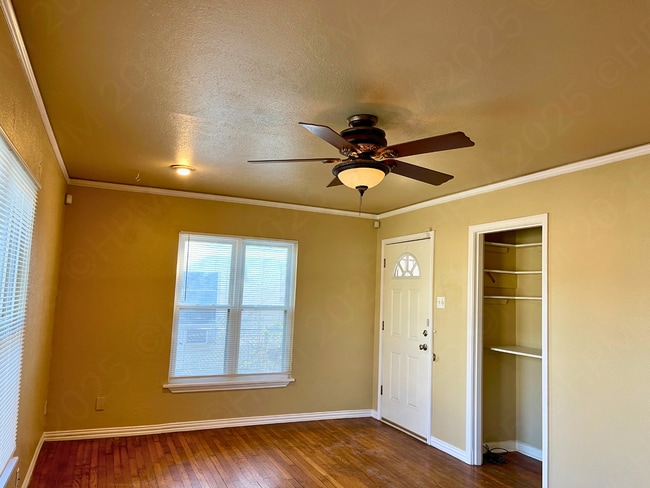 Photo - 335 Saratoga Dr