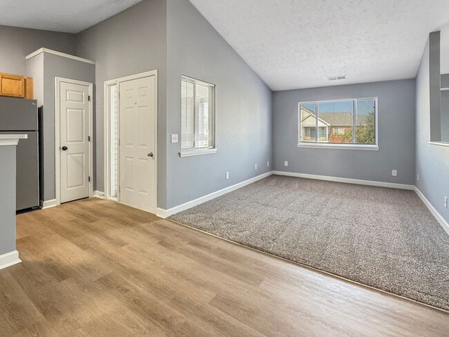 Photo - **2 bedroom 2 bath $1199/mo***Evansville, IN*** Pet Friendly**Vaulted Ceilings