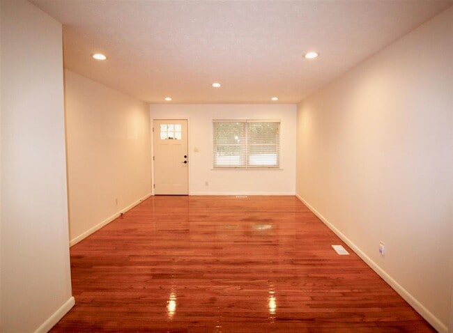 Photo - 520 N Hale St