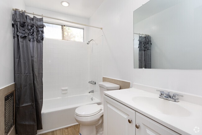 1BR, 1BA - 785SF