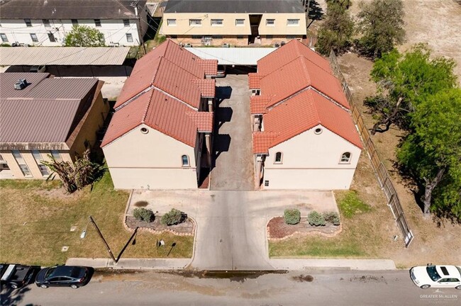 Photo - 11 E McIntyre St