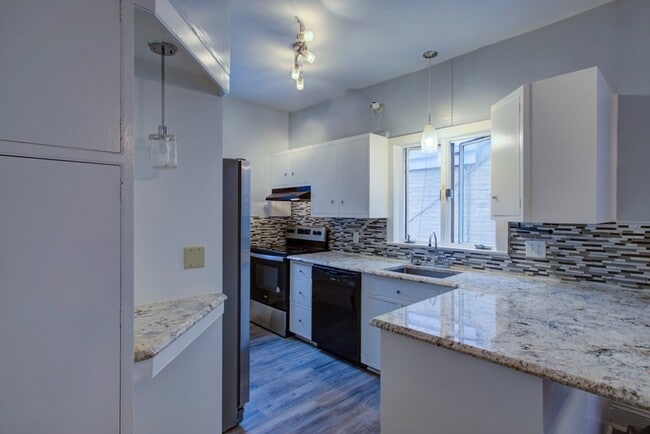 Photo - 593 N Plum St