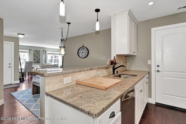 Photo - 13 Racquet Rd