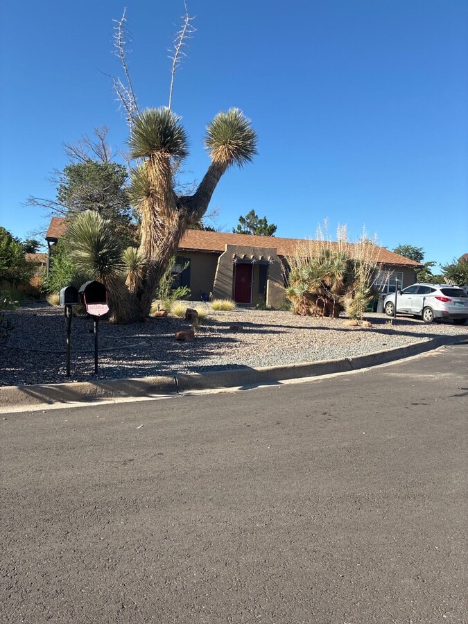 Photo - 1600 Fornax Rd SE