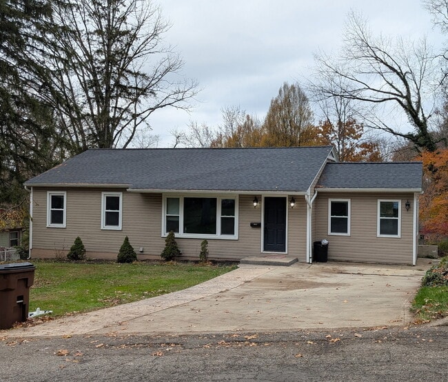 Photo - 1009 E High St