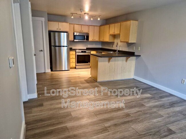 Photo - 9837 NE Irving St Unidad 305